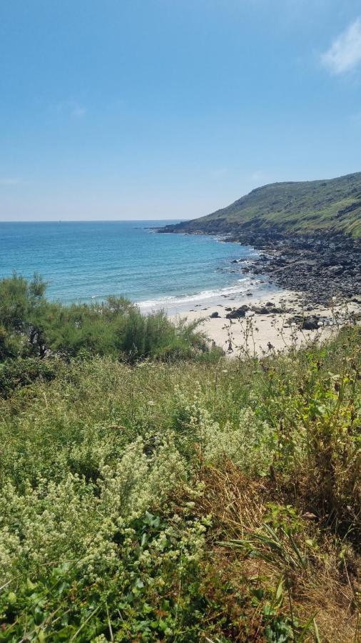 Villa Journeys End With Stunning Sea Views From The Headland Coverack Exterior foto