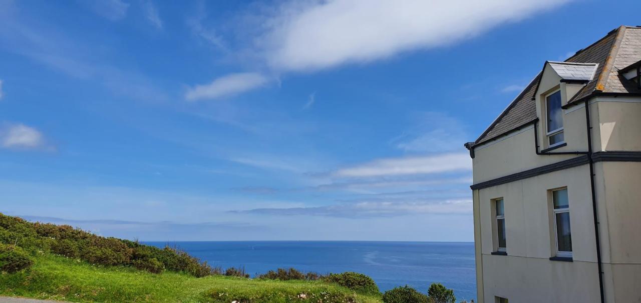 Villa Journeys End With Stunning Sea Views From The Headland Coverack Exterior foto