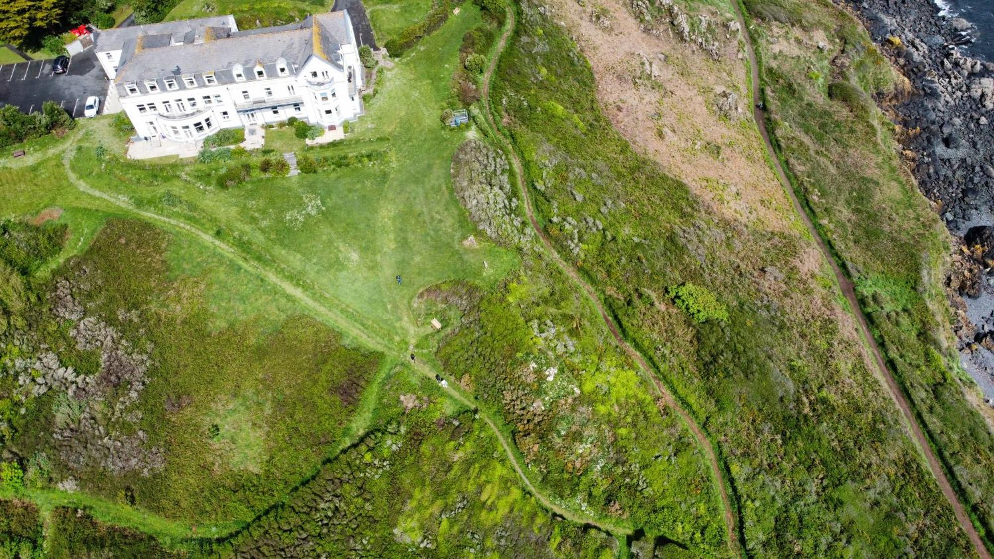 Villa Journeys End With Stunning Sea Views From The Headland Coverack Exterior foto