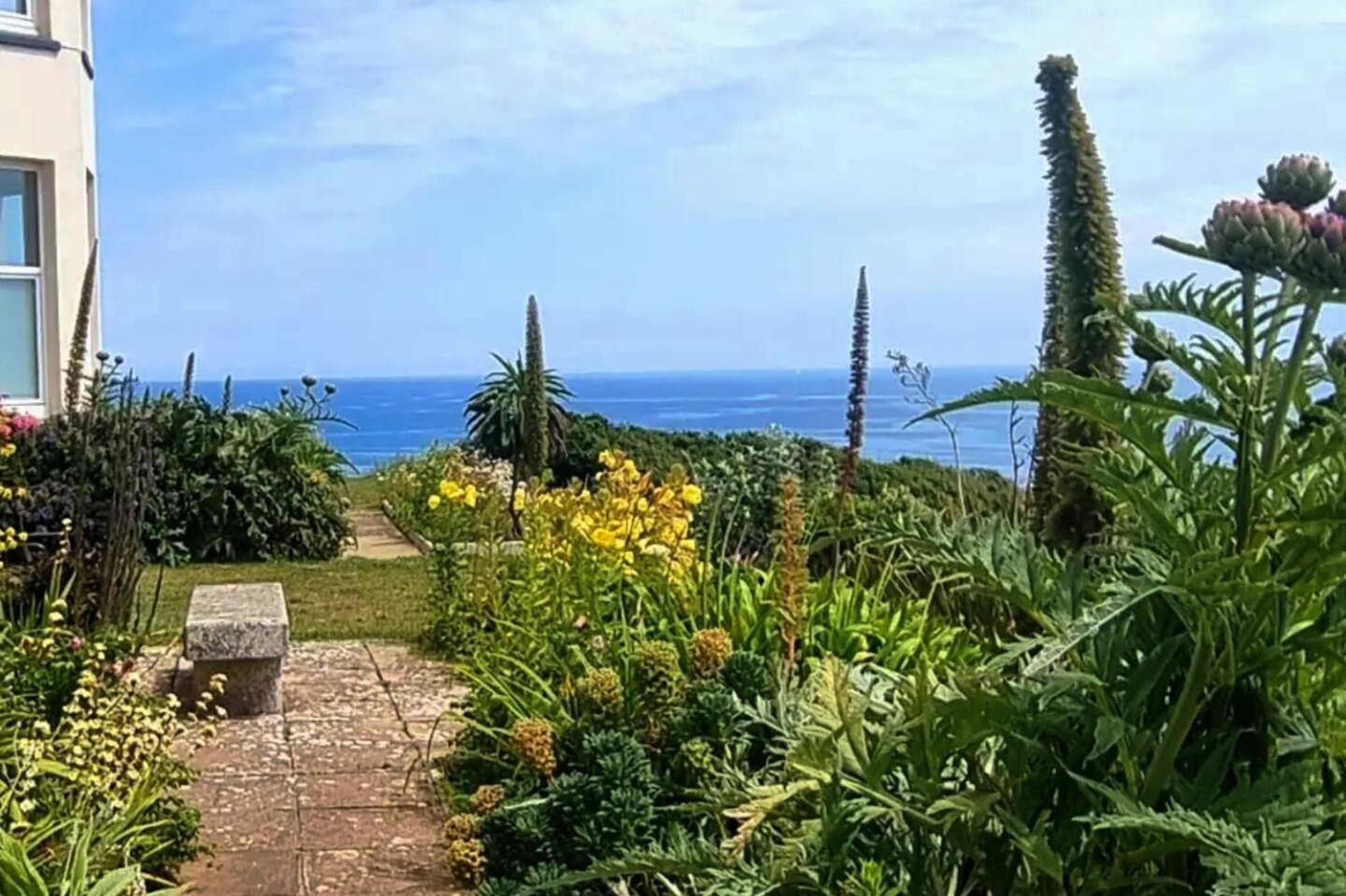 Villa Journeys End With Stunning Sea Views From The Headland Coverack Exterior foto